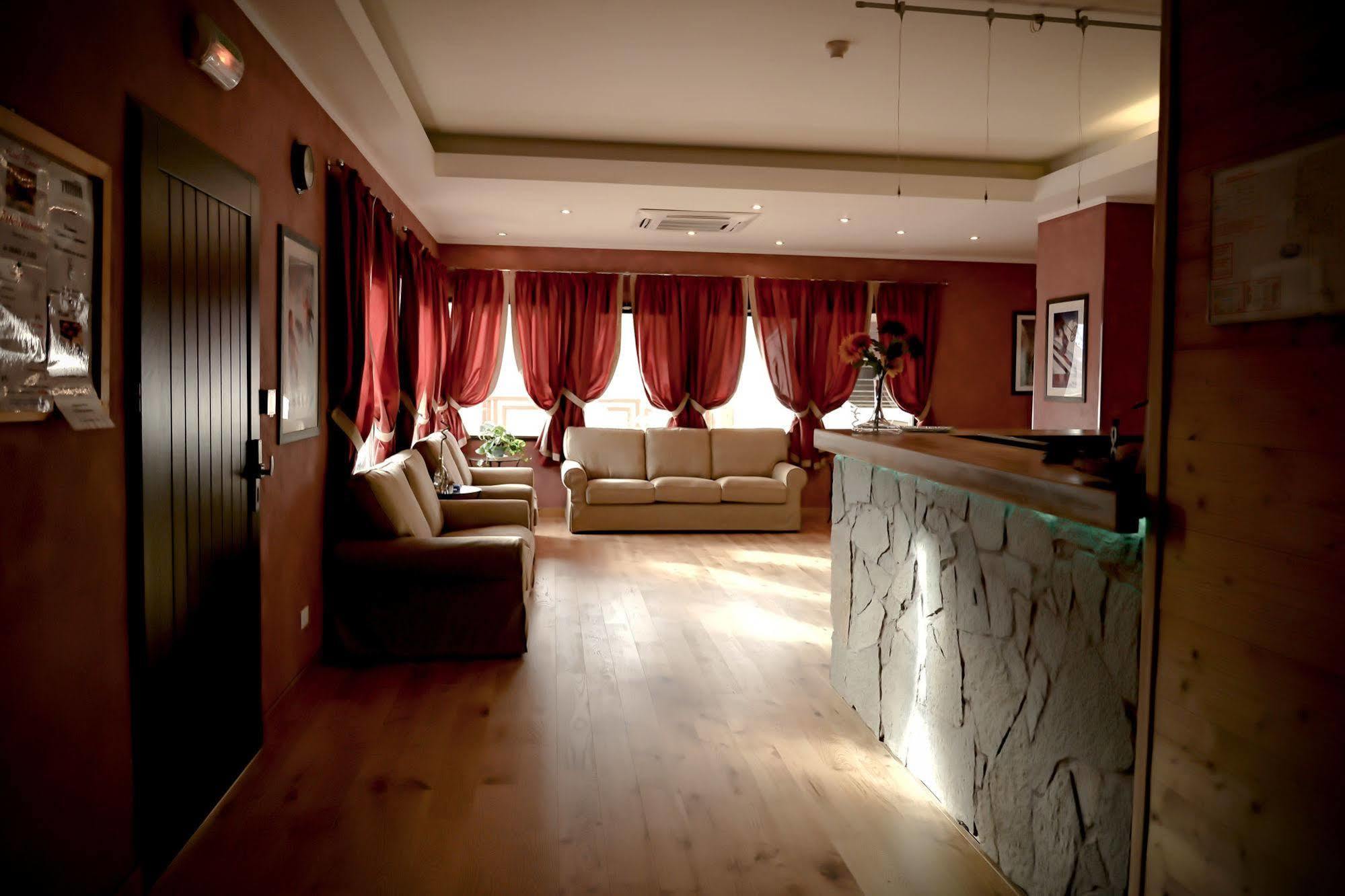 Hotel Turan Λε Ντεζ Αλπ Εξωτερικό φωτογραφία